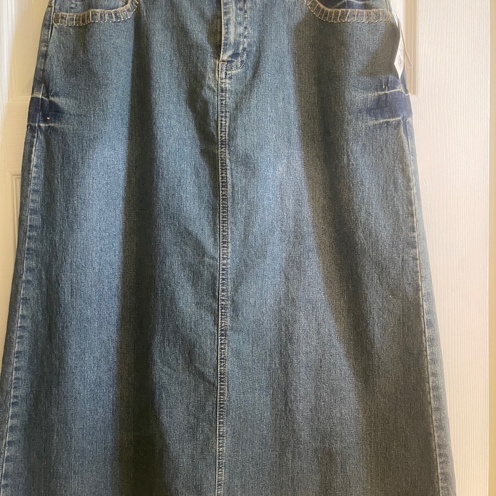 Cato long modest medium wash stretch denim jean maxi skirt size 16